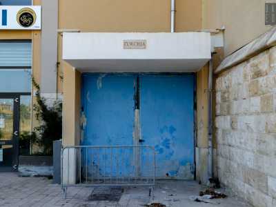 Proseguendo il giro in senso orario, eccoci davanti a Porta Turchia, realizzata da Mustafa Kulkul. Dell�opera per� oggi non rimane pi� nulla, se non la targa con il nome del Paese
